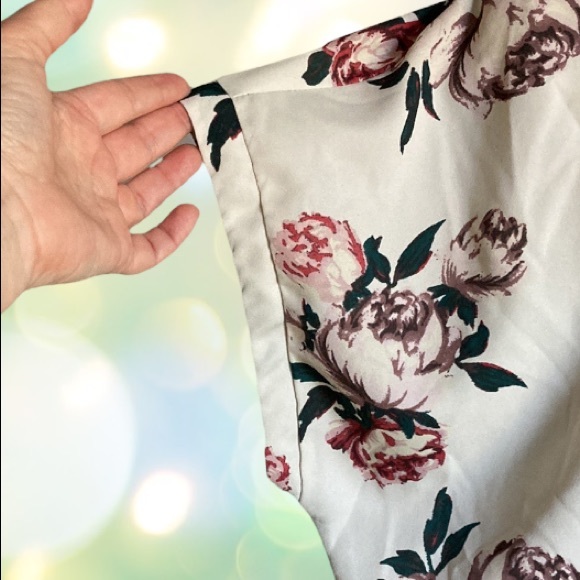 Live 4 Truth Feminine cap sleeve floral tunic lace back Blouse! - Picture 8 of 13